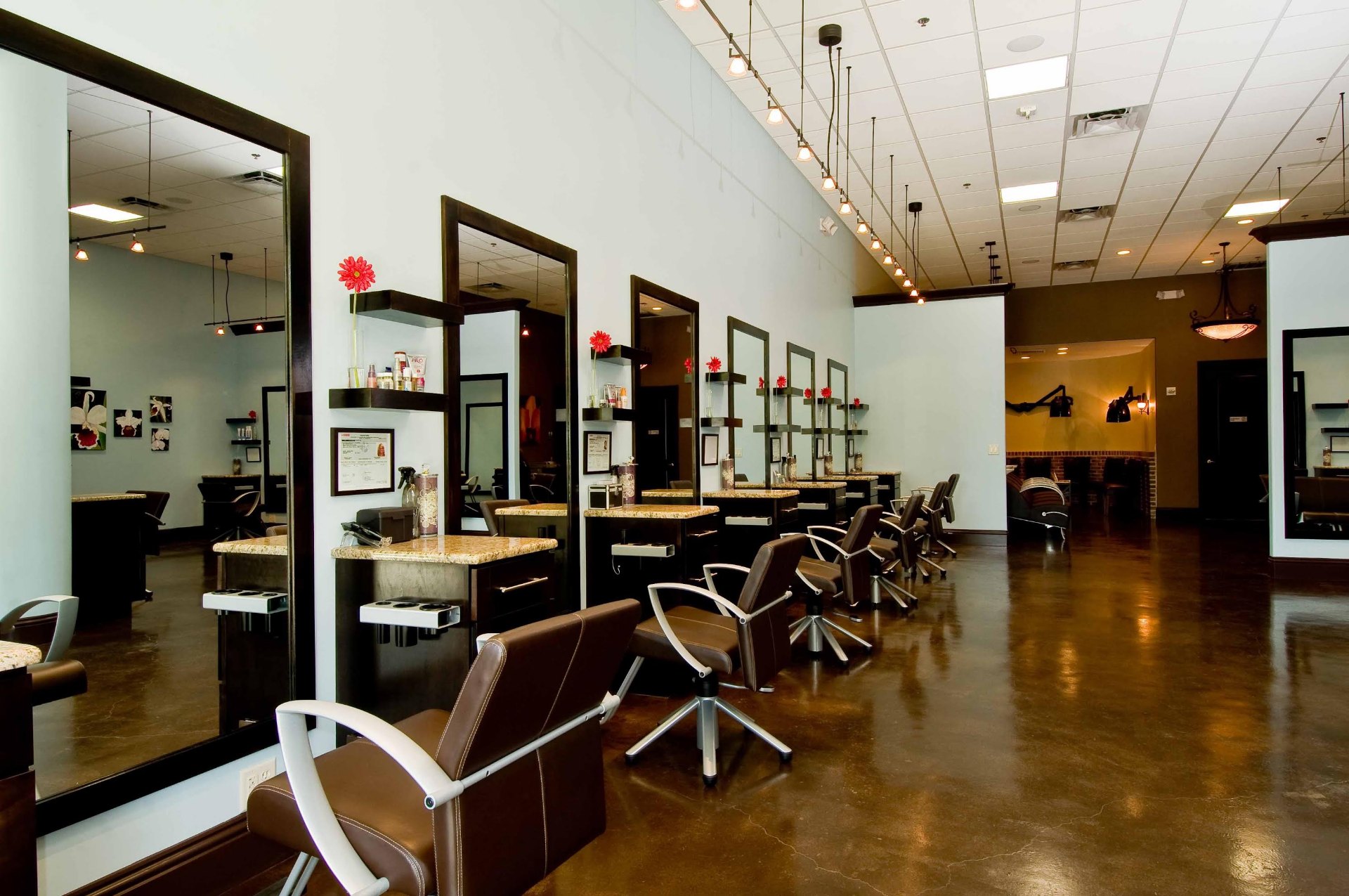 Dolce Vita Salons, styling floor with mirrors and chairs